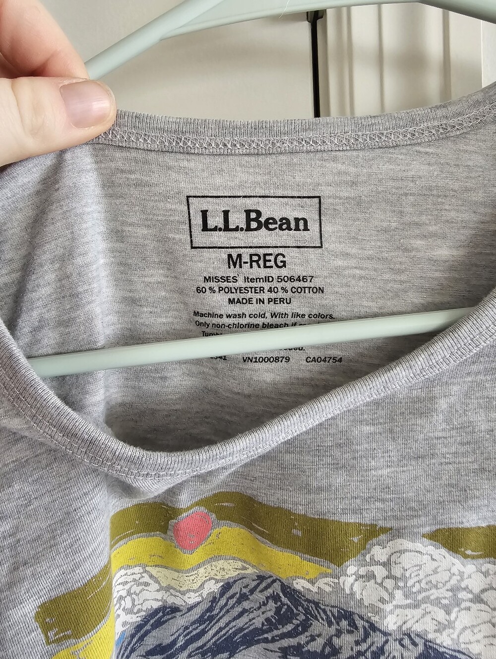 L.L.Bean Graphic Tee Size Medium - Picture 3 of 4